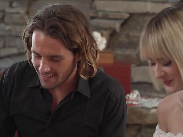 Christmas threesome with bi girls Eliza Ibarra and Jessie Saint