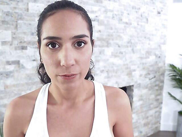 Tia Cyrus - Sporty Latina MILF POV in ripped leggings