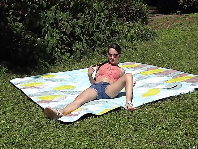 Petite Freya Von Doom's pussy spread in the sun behind the scenes