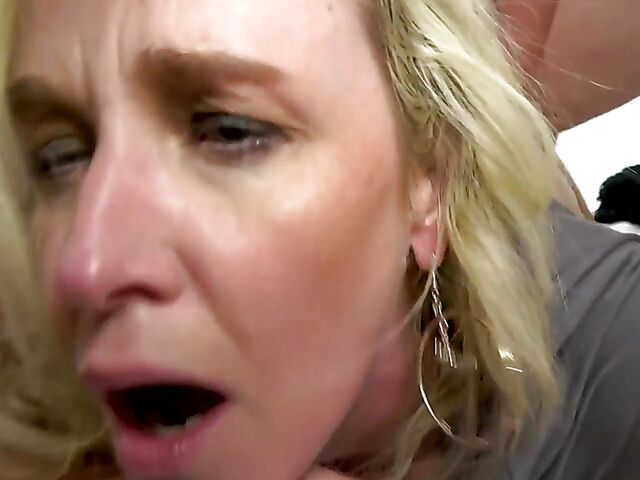 Dee Siren - Juicy hot wife threesome on camera