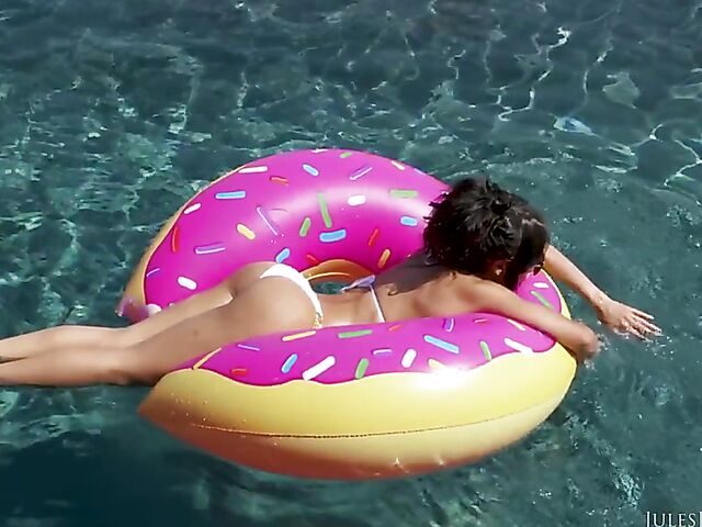 Amia Miley - Smoking hot brunette fuck in her sexy bikini