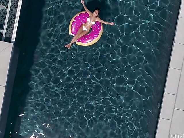 Amia Miley - Smoking hot brunette fuck in her sexy bikini