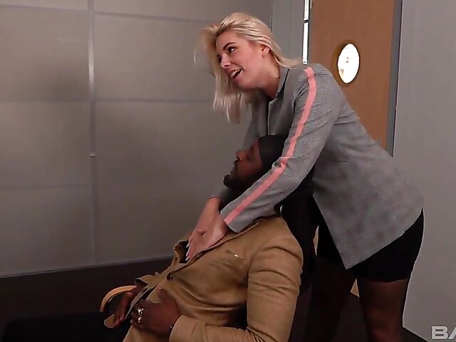 Sex at work in 2 hot scenes with Daphne Laat and Shayene Lima