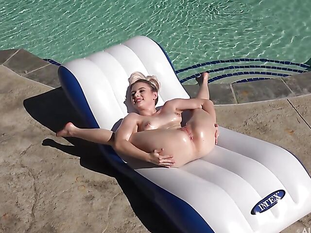 Bikini teen Aria Amore camel toe and fisting solo by the pool BTS