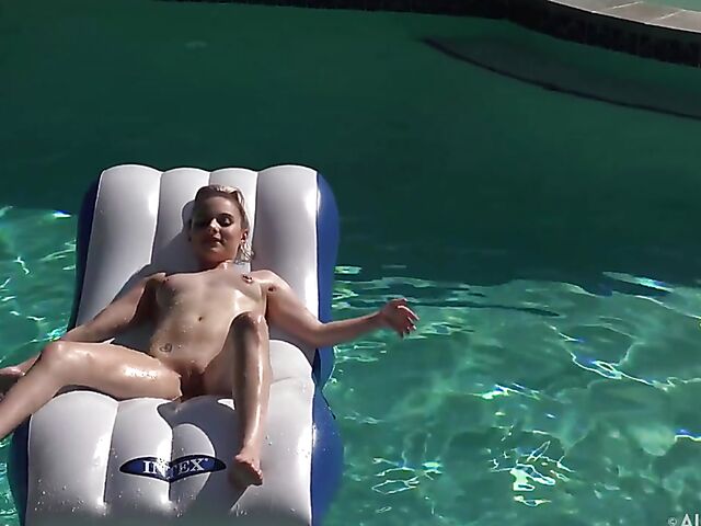 Bikini teen Aria Amore camel toe and fisting solo by the pool BTS