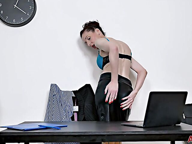 Mature office solo with skinny Scarlet Louise