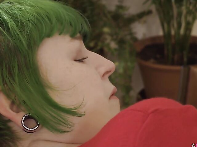 Green hair girl Jessa Belle has so many sex toys to use on her hairy snatch