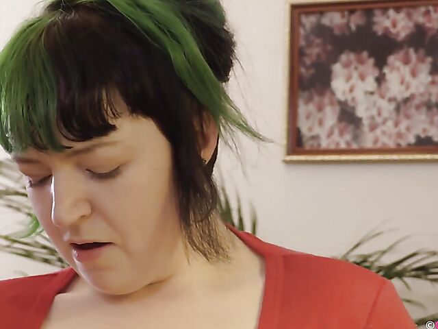 Green hair girl Jessa Belle has so many sex toys to use on her hairy snatch