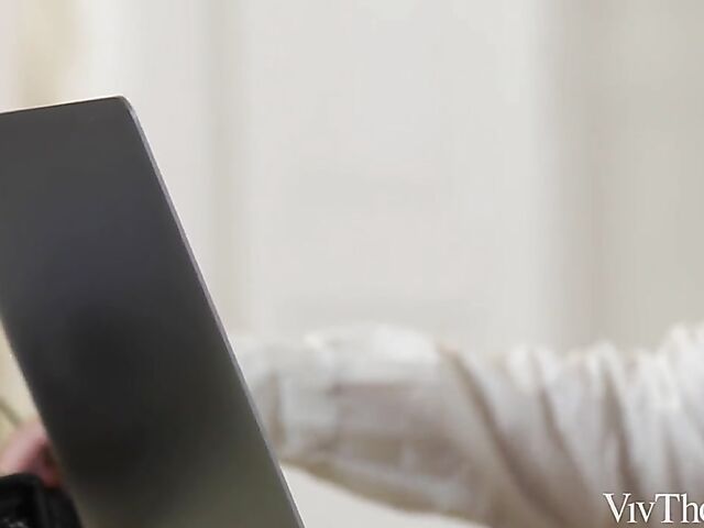 Lesbian seduction after shower and 69 with Ophelia Dust and Amirah Adara