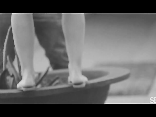 Erotic sex with sensual redhead Kiara Lord