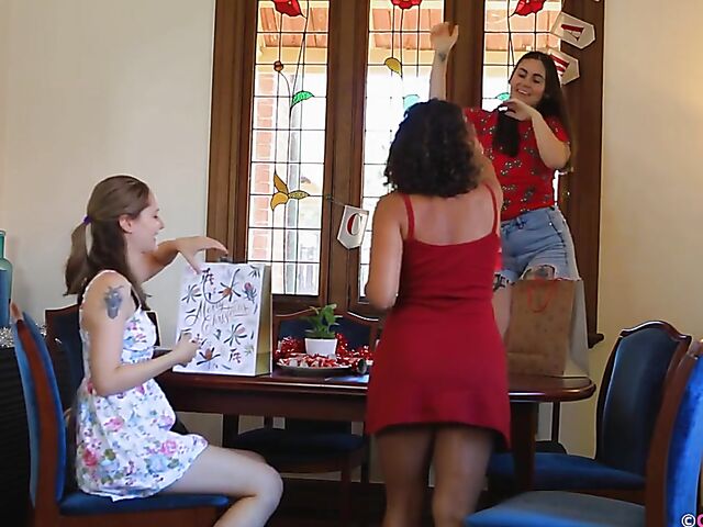 Xmas lesbian trio Eva May, Kitty Du Jour and Rubi Valentine