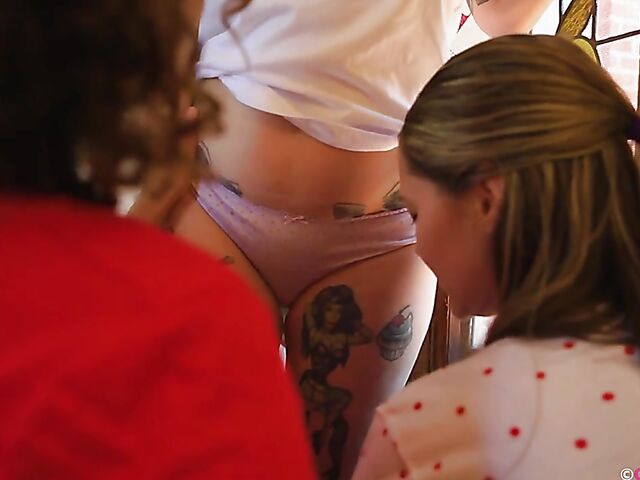 Xmas lesbian trio Eva May, Kitty Du Jour and Rubi Valentine