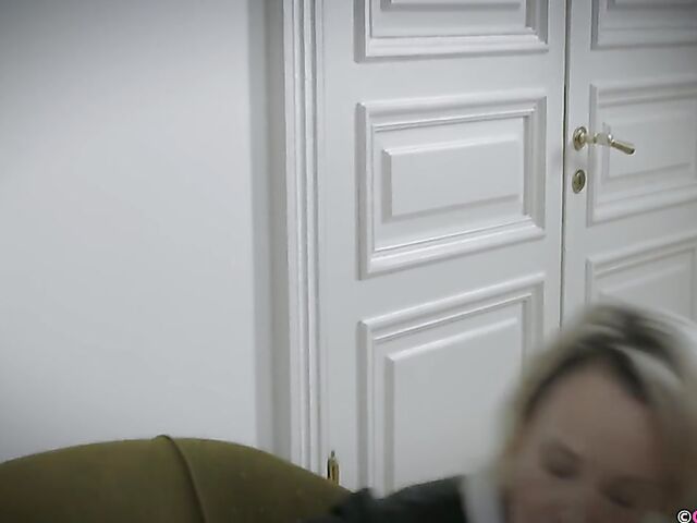 Ivanna - Mature dildo enthusiast with a hairy snatch