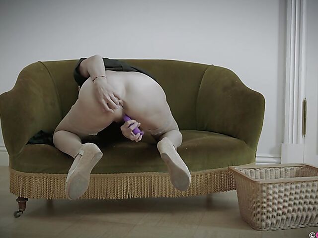 Ivanna - Mature dildo enthusiast with a hairy snatch