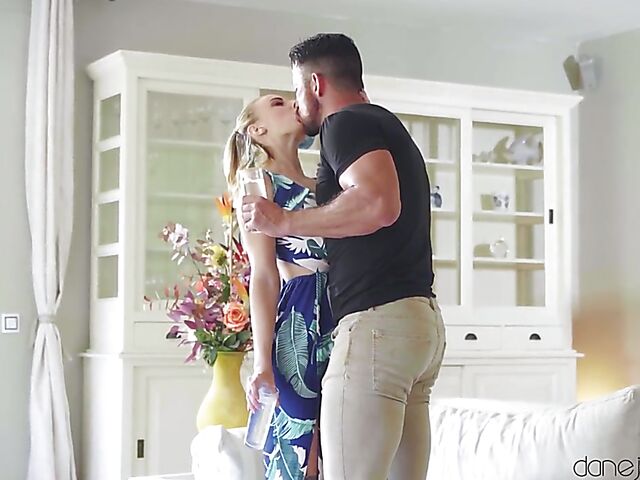 Passionate hot sex with 20-year-old Spanish chick Lya Missy