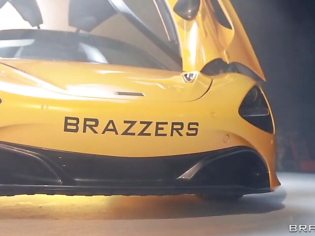 Glamour model and pornstar Kelsi Monroe anal fucked