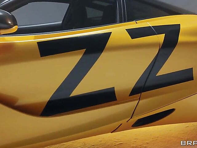 Glamour model and pornstar Kelsi Monroe anal fucked