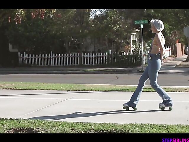 Skinny small tits roller girl Jessie Saint getting screwed