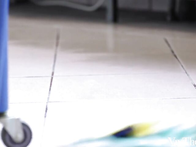 Kinuski & Penelope Cum - Sporty lesbians 69 on the couch