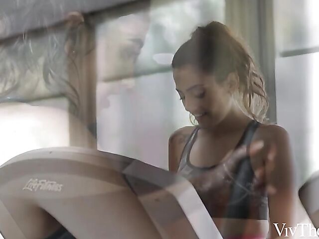 Kinuski & Penelope Cum - Sporty lesbians 69 on the couch