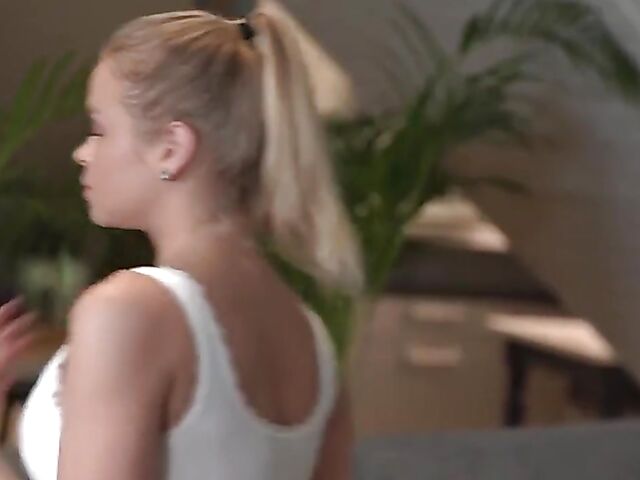 Flexible anal sex and fun with tight gymnast Alexa Flexy