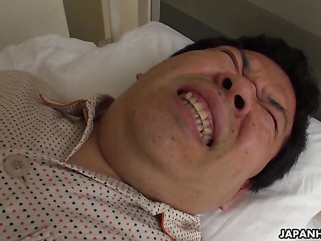 Reina Wamatsu - Japanese nurse blowjob in the hospital