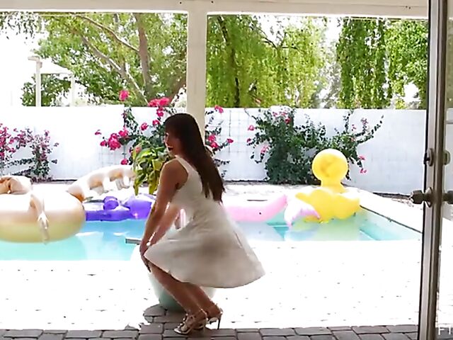 Lexi Luna - Perfect MILF masturbation with her new toys