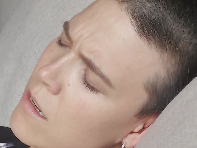 Mannish girl Elliott is into dildo masturbation