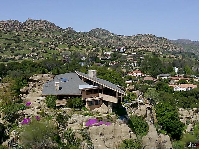 MILF lesbian London River is hungry for Judy Jolie's pussy