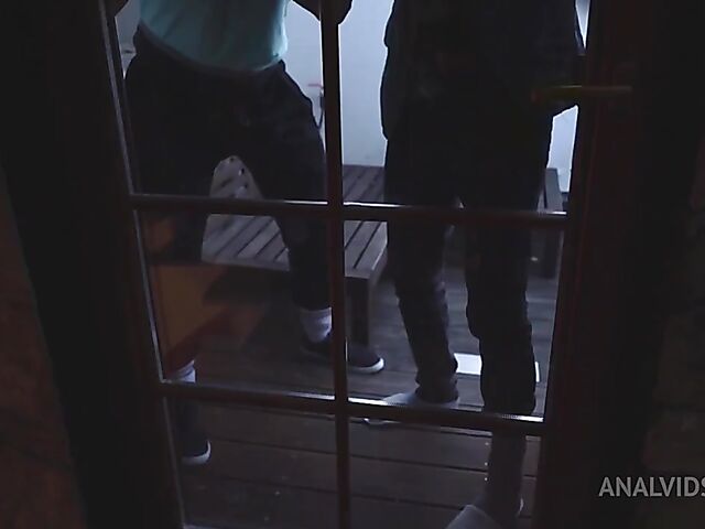 2-on-1 and 4-on-1 with anal slut Lenna Ross