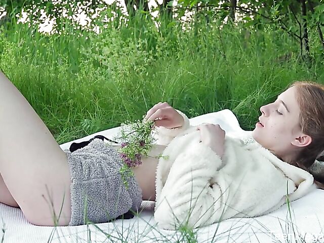 Flicka Luchik - Pale teen outdoor creampie in nature