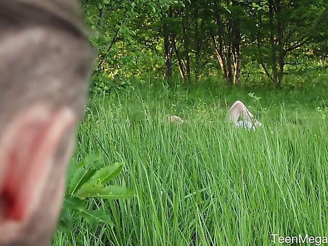 Flicka Luchik - Pale teen outdoor creampie in nature