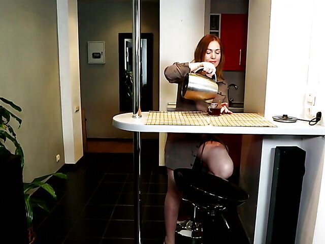 Redheaded hairy MILF solo featuring Gloria