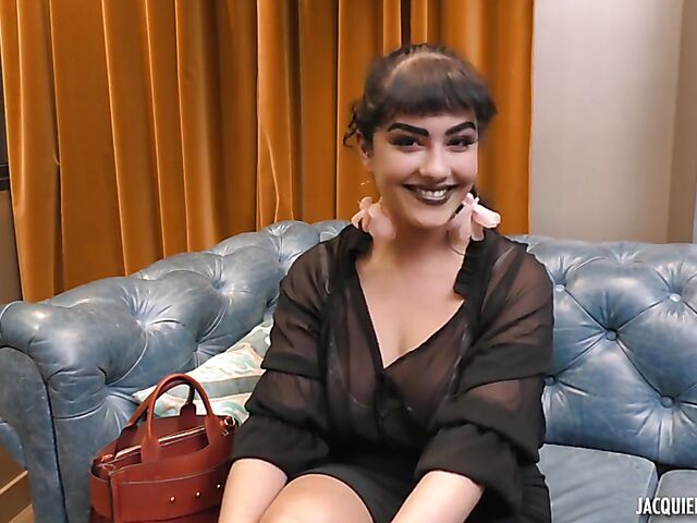 Azylis - 24-year-old French brunette from Brest fucks on the couch