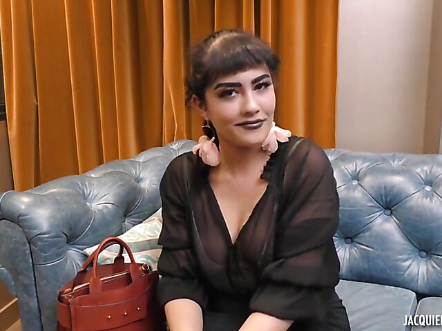 Azylis - 24-year-old French brunette from Brest fucks on the couch