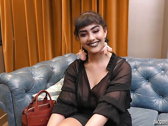 Azylis - 24-year-old French brunette from Brest fucks on the couch