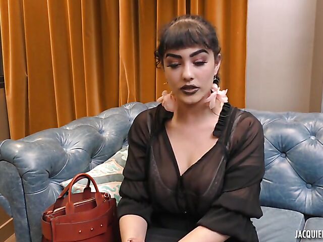 Azylis - 24-year-old French brunette from Brest fucks on the couch