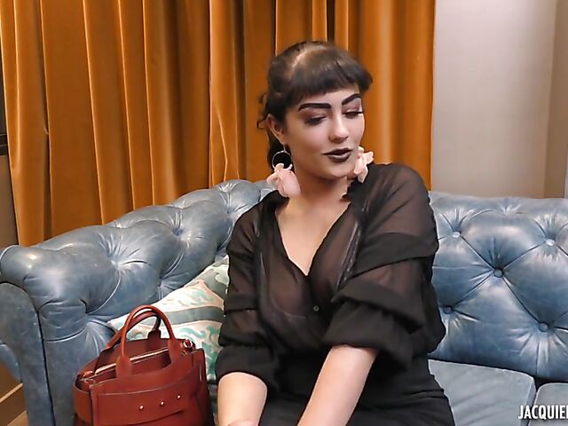 Azylis - 24-year-old French brunette from Brest fucks on the couch