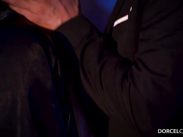 Euro pornstar Valentina Nappi anal with two men