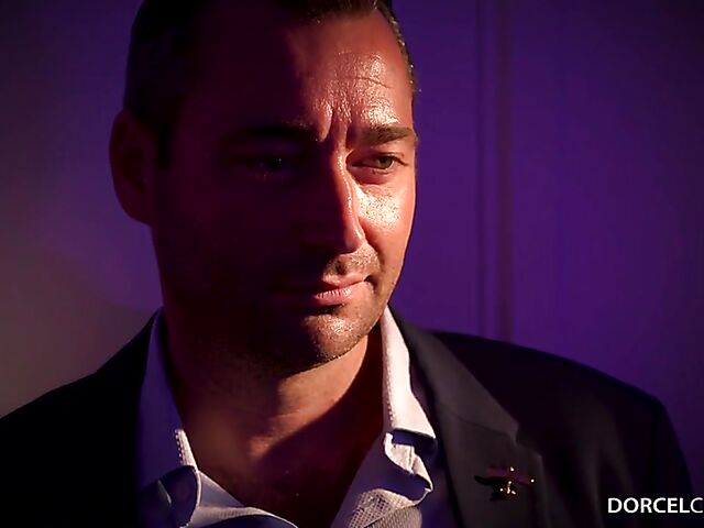 Euro pornstar Valentina Nappi anal with two men