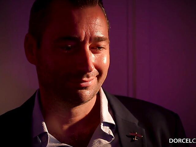 Euro pornstar Valentina Nappi anal with two men