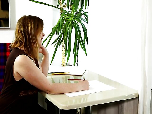 MILF hairy snatch under Gloria's black panties