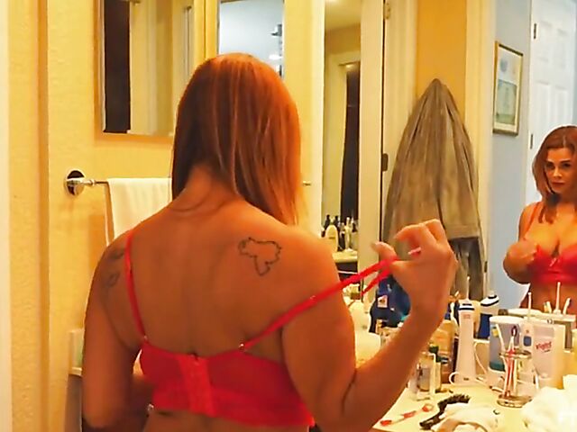 Venezuelan redhead MILF latina with big breasts and a bubble butt Juliett Russo loves playing with her twat