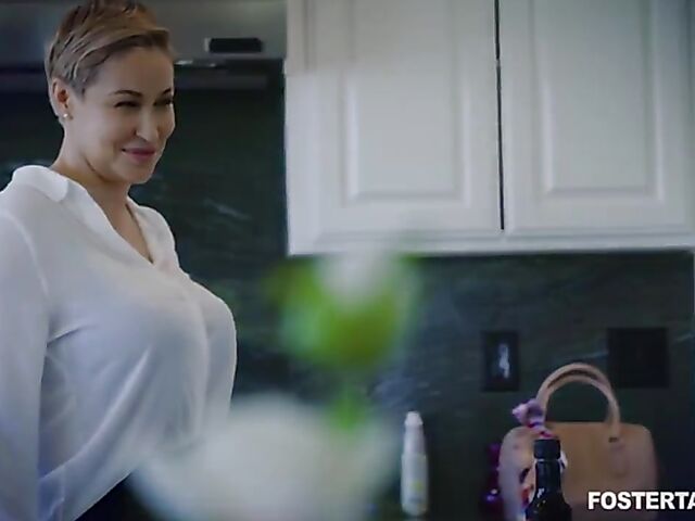 Ryan Keely & Hannah Grace - MILF teaches siblings in interracial threesome