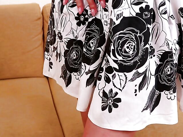 Young babe Stefania Beautty slow strip and fingering