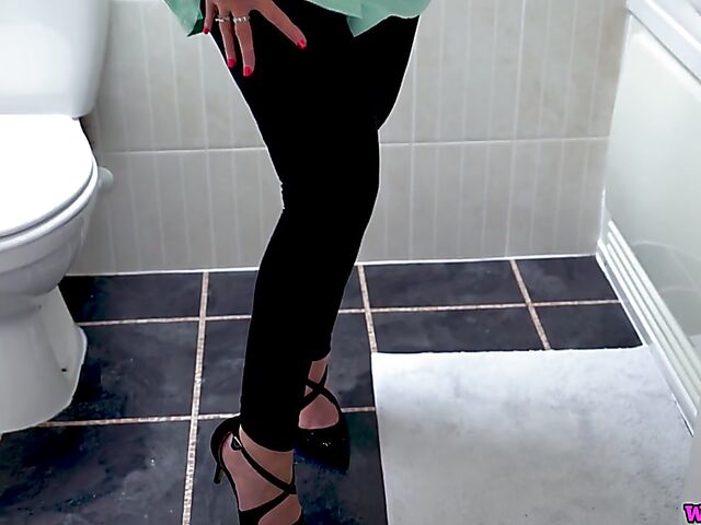 Bea Diamonds - Mature nurse dirty talk masturbation