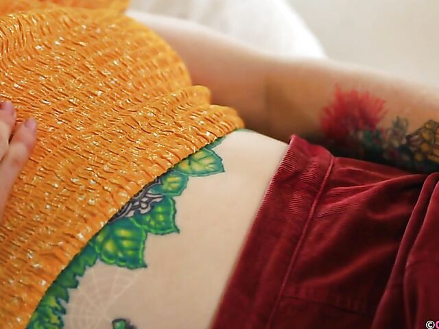 Lesbian girlfriends Eva May and Pixie Faye are addicted to each other's pussy