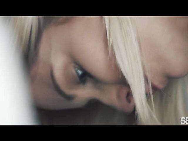 Morning sex in bed with magnificent blonde Sharon White