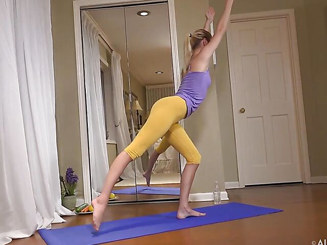 Sophia Sweet - Skinny flexible teen nude yoga, vegetable insertion and pussy lips stretching BTS