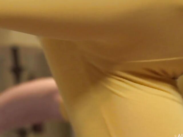 Sophia Sweet - Skinny flexible teen nude yoga, vegetable insertion and pussy lips stretching BTS